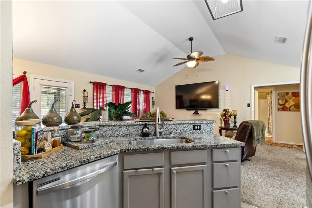 425 Legendary Lane Gun Barrel City, TX 75156