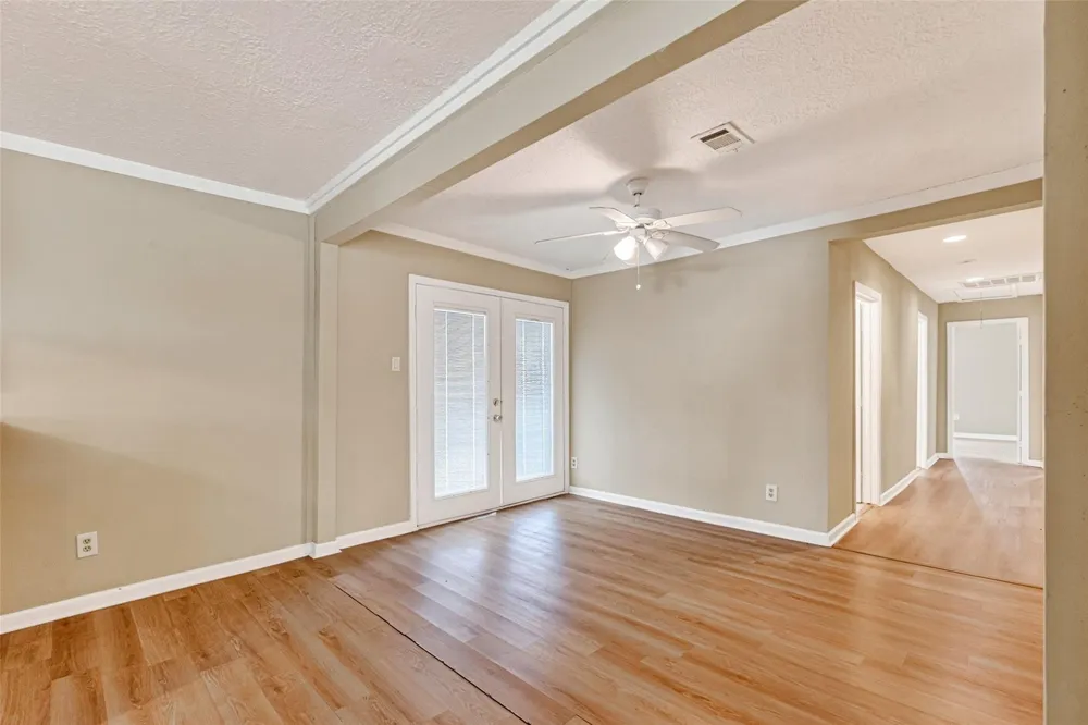 1504 Lawrence Avenue Pasadena, TX 77506