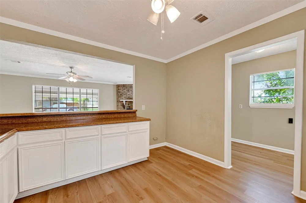 1504 Lawrence Avenue Pasadena, TX 77506