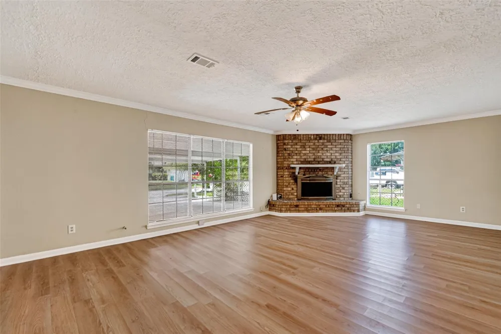 1504 Lawrence Avenue Pasadena, TX 77506