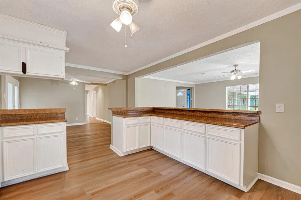 1504 Lawrence Avenue Pasadena, TX 77506