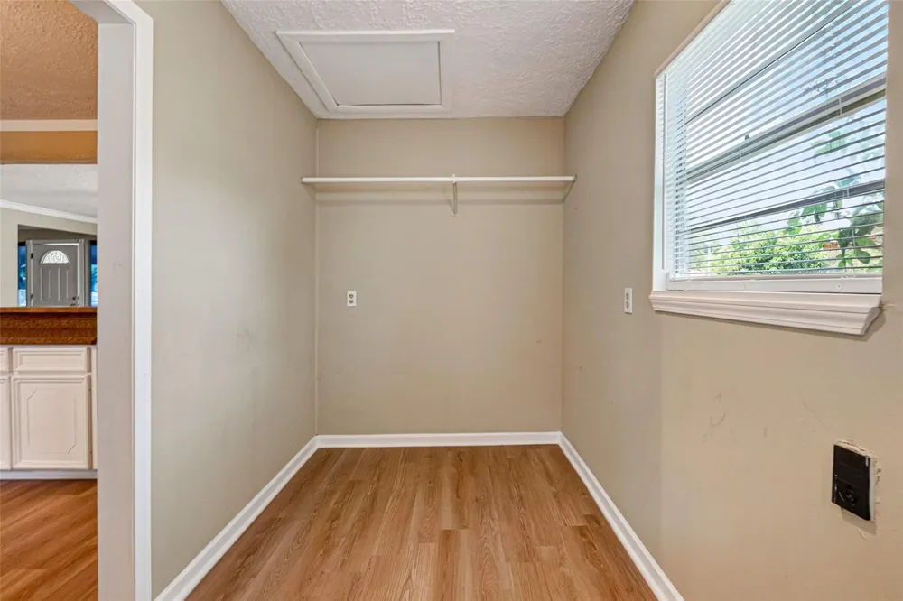 1504 Lawrence Avenue Pasadena, TX 77506