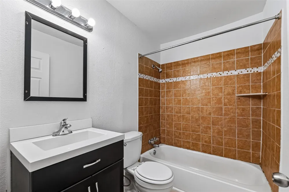 1504 Lawrence Avenue Pasadena, TX 77506