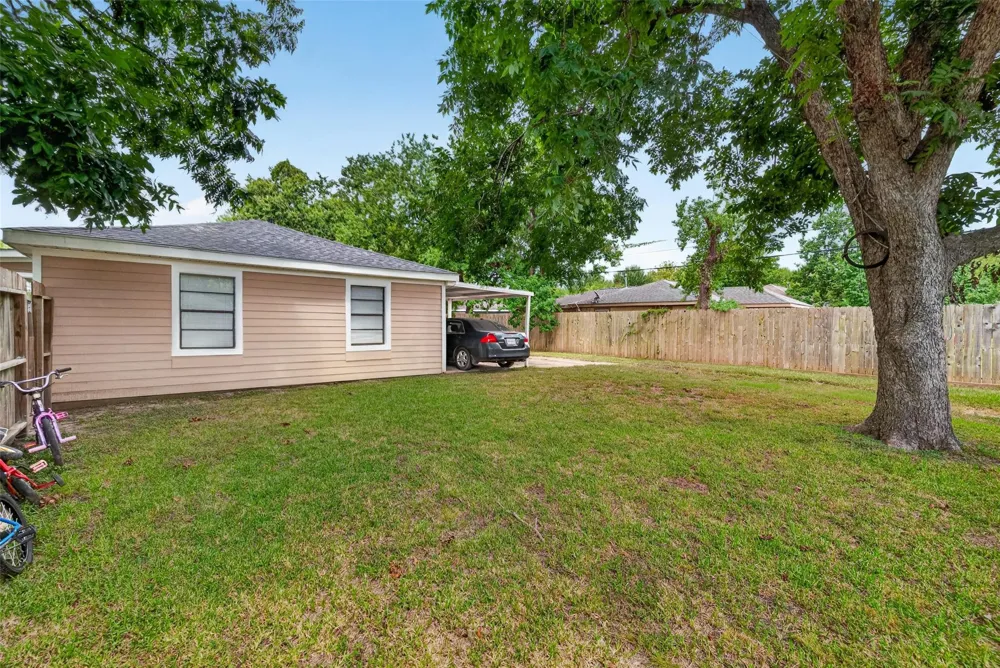 1504 Lawrence Avenue Pasadena, TX 77506