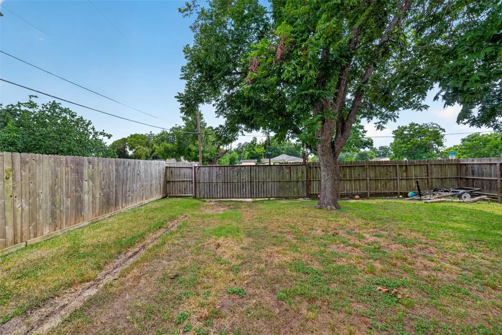 1504 Lawrence Avenue Pasadena, TX 77506