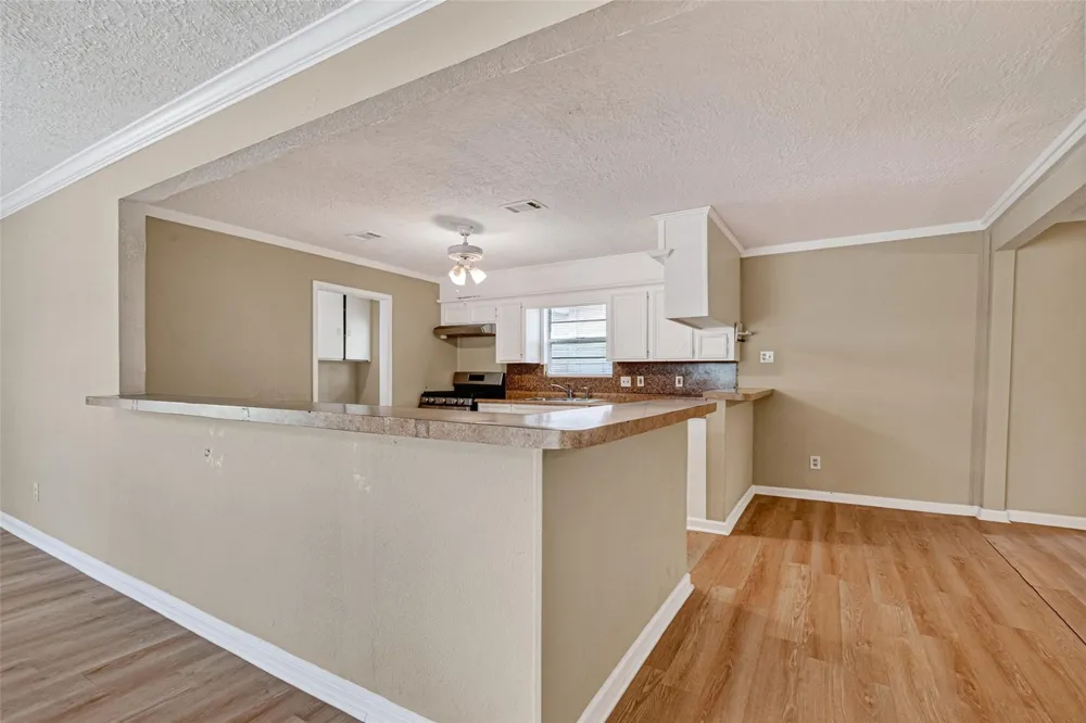 1504 Lawrence Avenue Pasadena, TX 77506