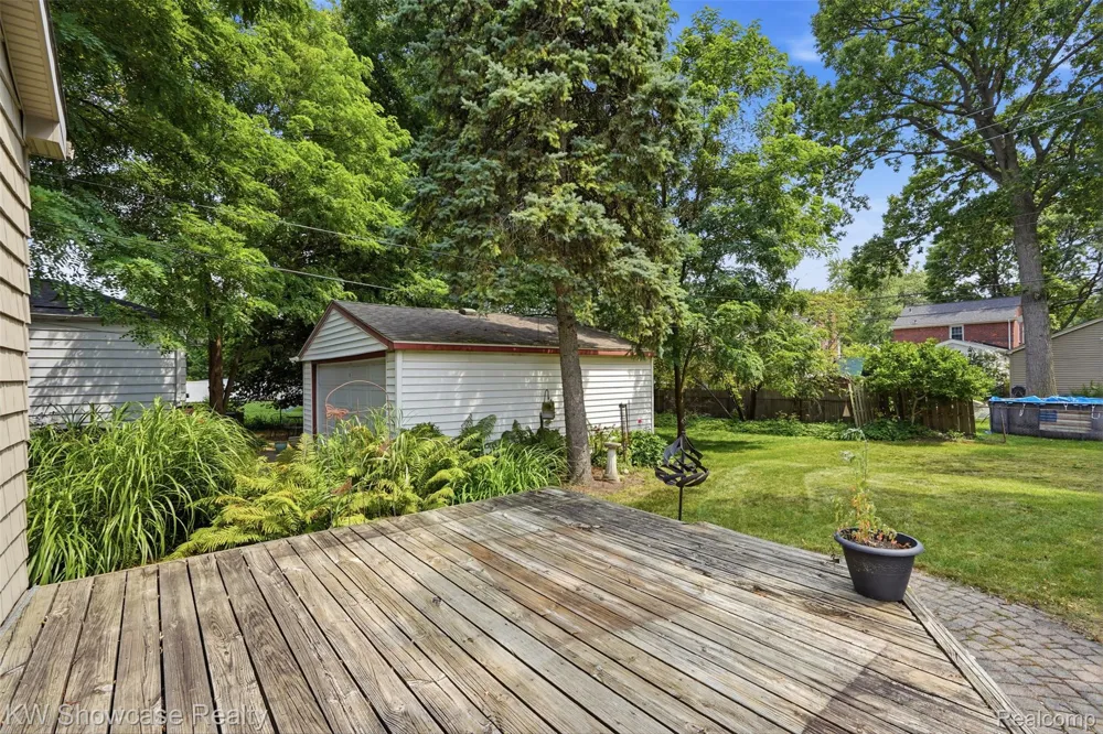 2071 Dorothea Road Berkley City, MI 48072