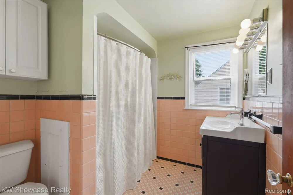 2071 Dorothea Road Berkley City, MI 48072