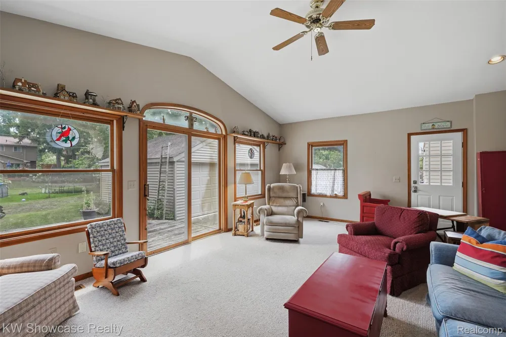 2071 Dorothea Road Berkley City, MI 48072