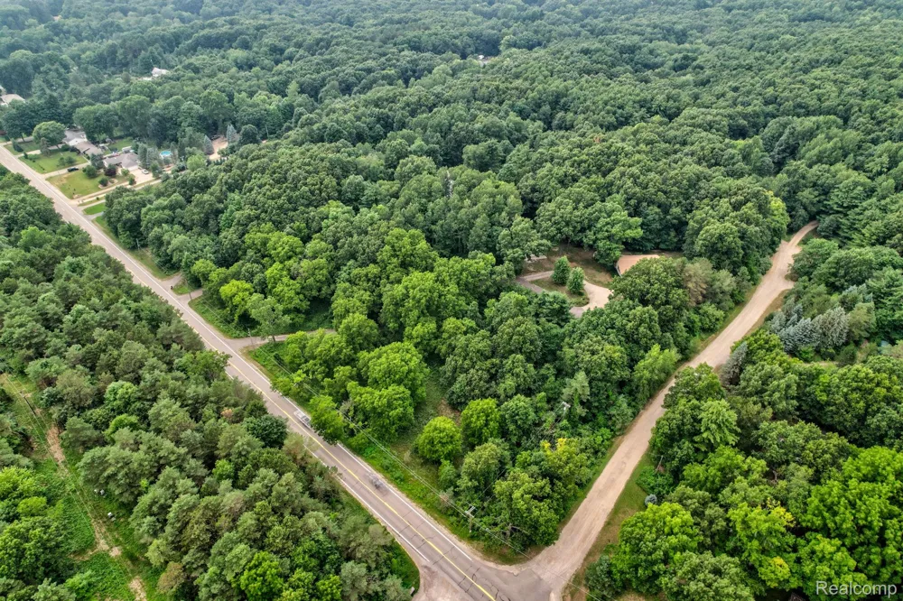 1215 Oakwood Road Brandon Charter Township, MI 48462