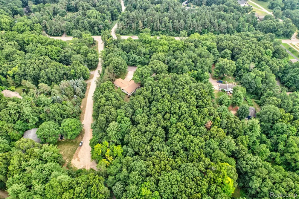 1215 Oakwood Road Brandon Charter Township, MI 48462