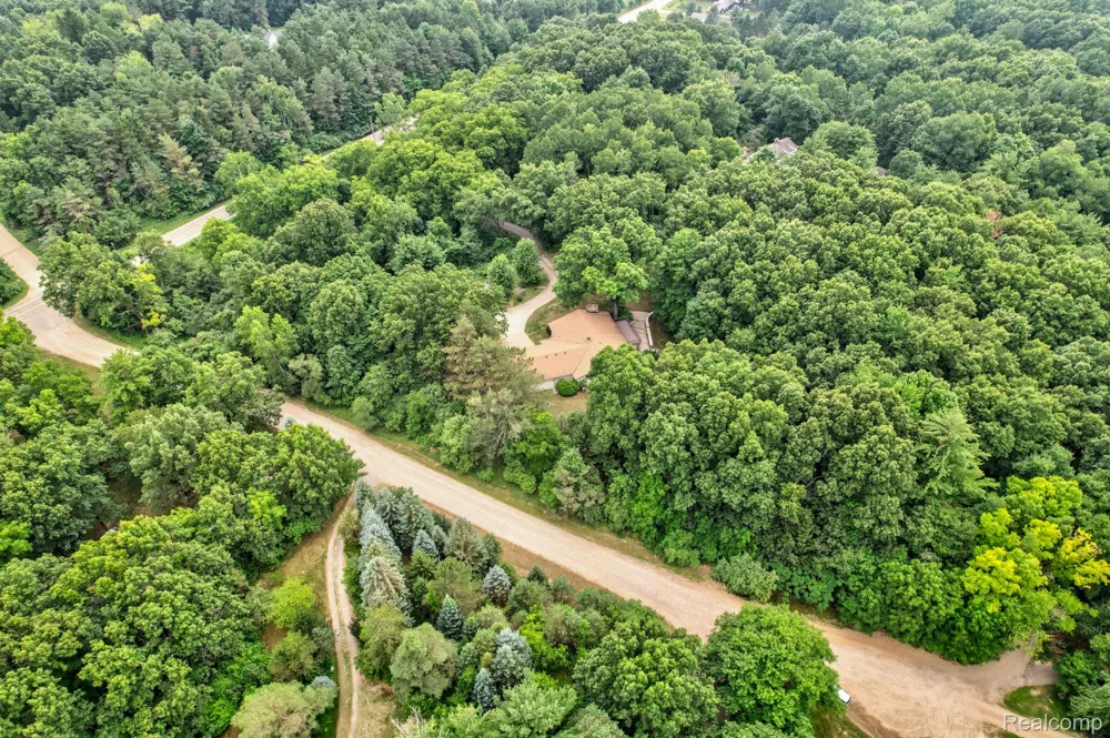 1215 Oakwood Road Brandon Charter Township, MI 48462