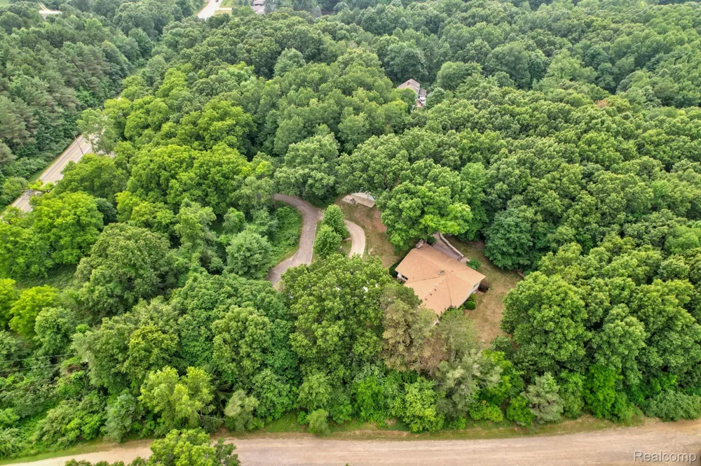 1215 Oakwood Road Brandon Charter Township, MI 48462
