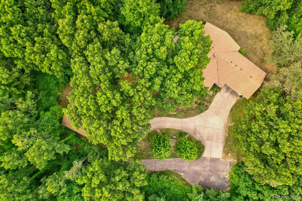 1215 Oakwood Road Brandon Charter Township, MI 48462