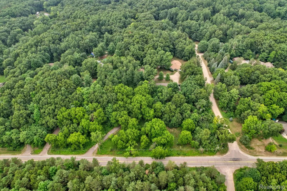 1215 Oakwood Road Brandon Charter Township, MI 48462