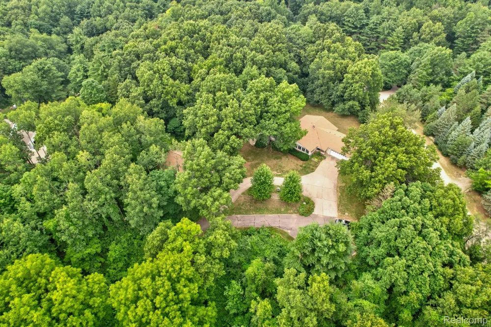1215 Oakwood Road Brandon Charter Township, MI 48462