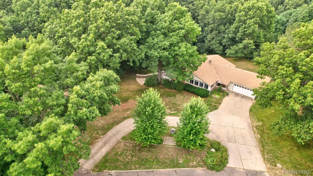 1215 Oakwood Road Brandon Charter Township, MI 48462
