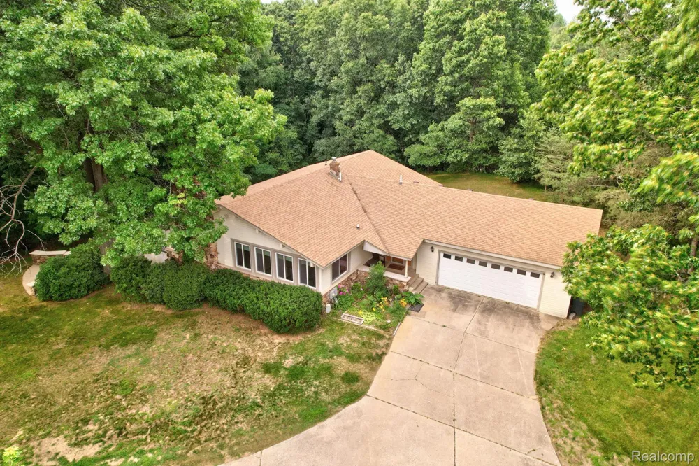1215 Oakwood Road Brandon Charter Township, MI 48462
