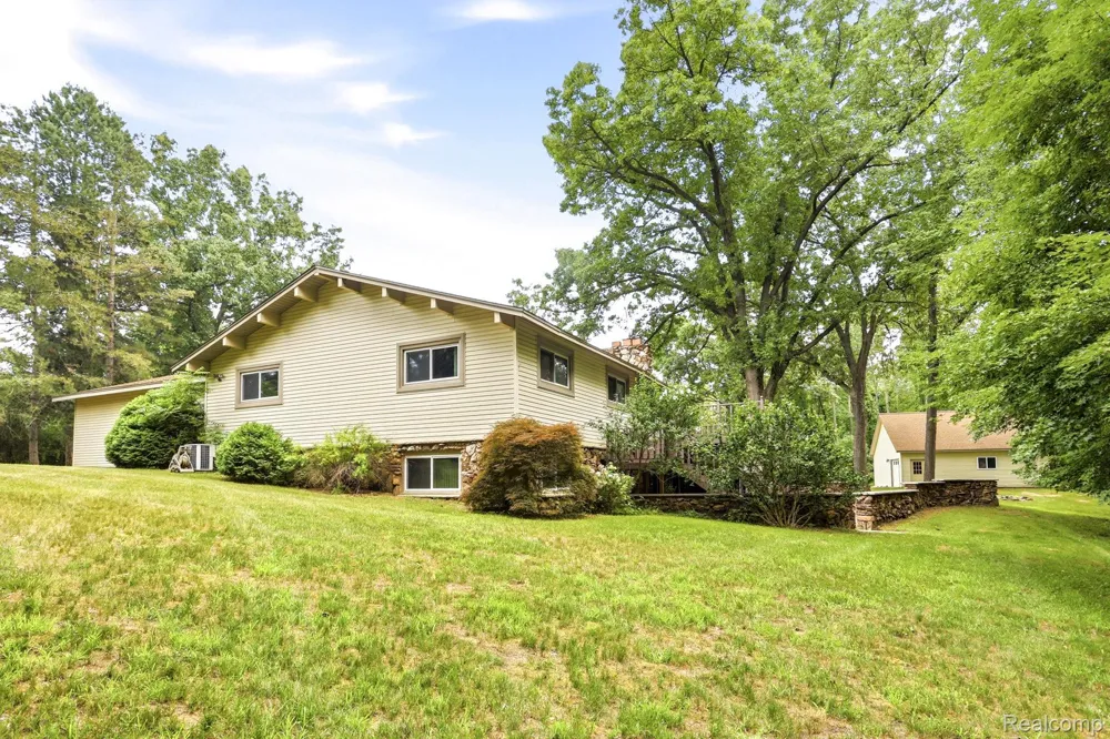 1215 Oakwood Road Brandon Charter Township, MI 48462