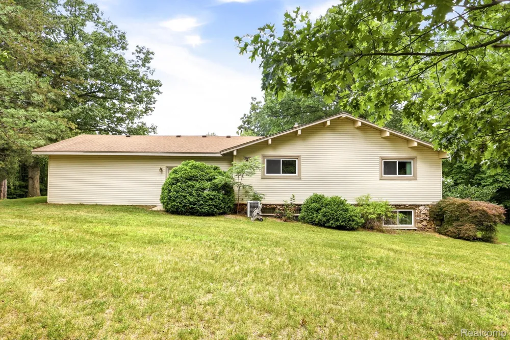 1215 Oakwood Road Brandon Charter Township, MI 48462