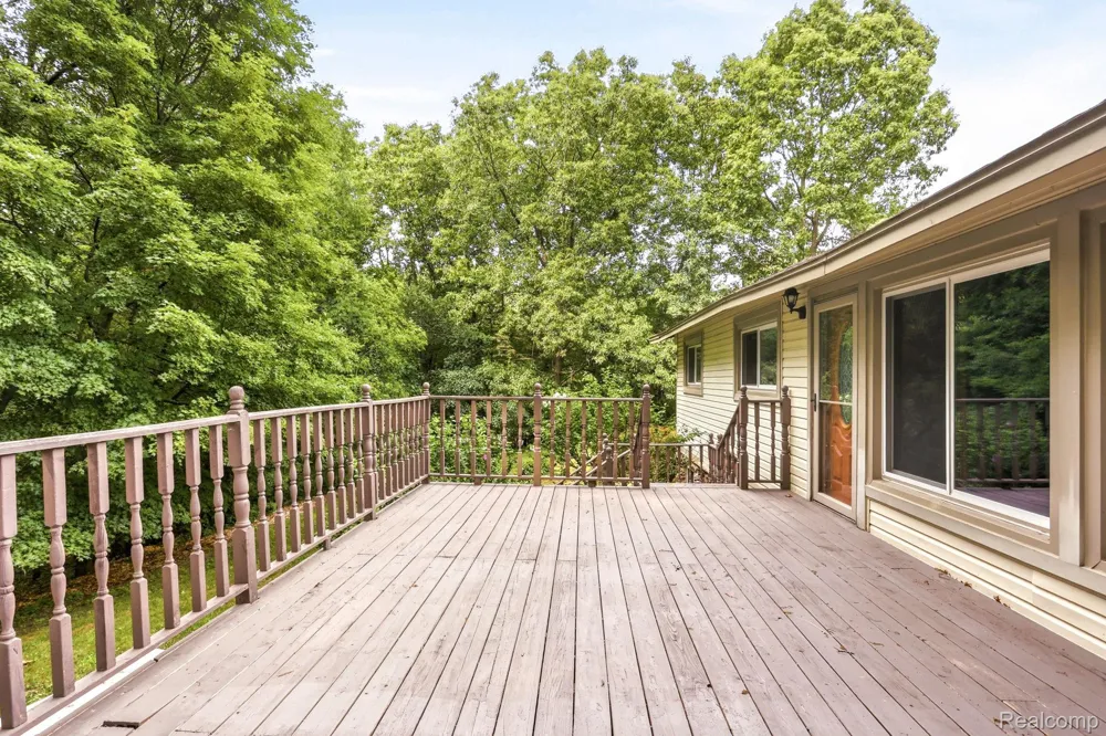1215 Oakwood Road Brandon Charter Township, MI 48462