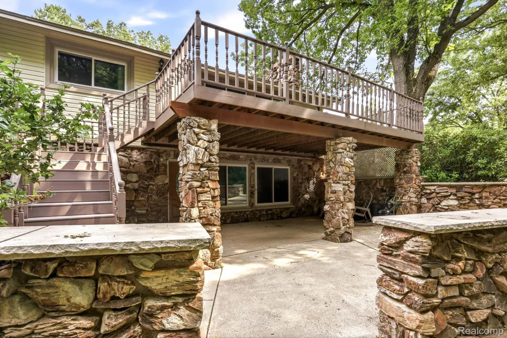 1215 Oakwood Road Brandon Charter Township, MI 48462