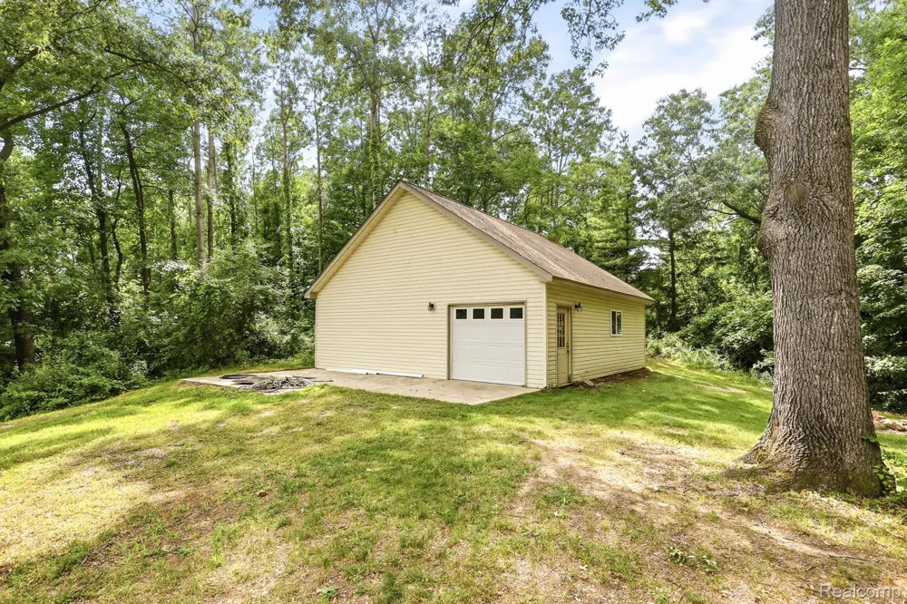 1215 Oakwood Road Brandon Charter Township, MI 48462