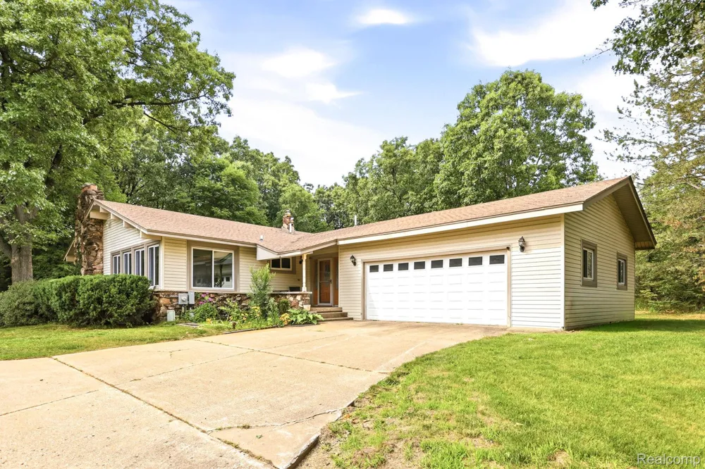 1215 Oakwood Road Brandon Charter Township, MI 48462