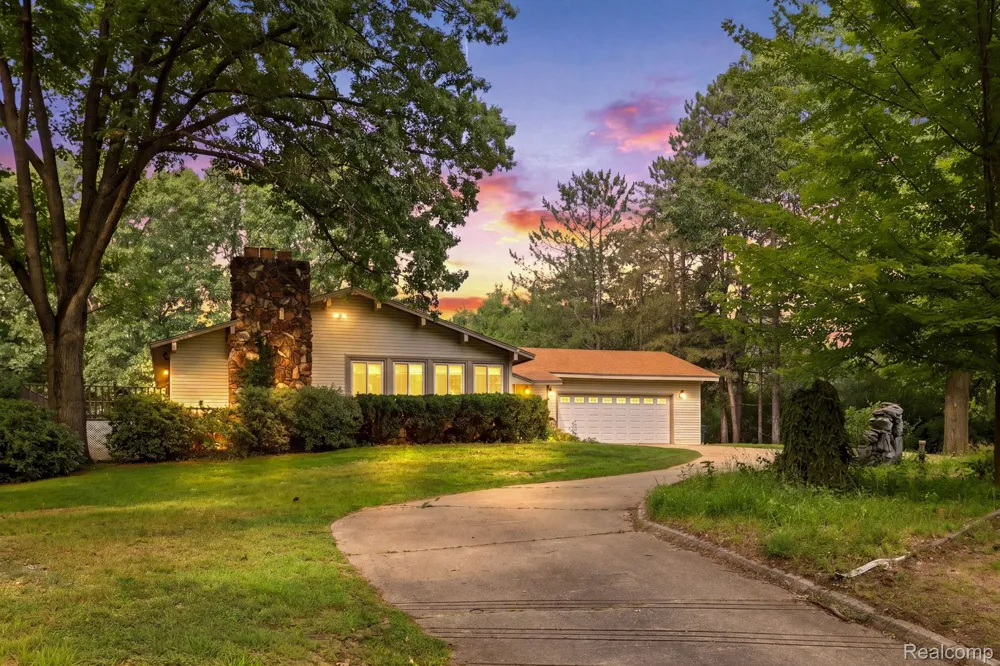 1215 Oakwood Road Brandon Charter Township, MI 48462