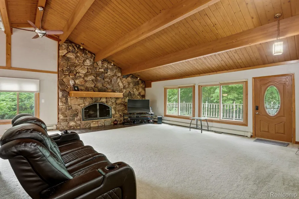 1215 Oakwood Road Brandon Charter Township, MI 48462