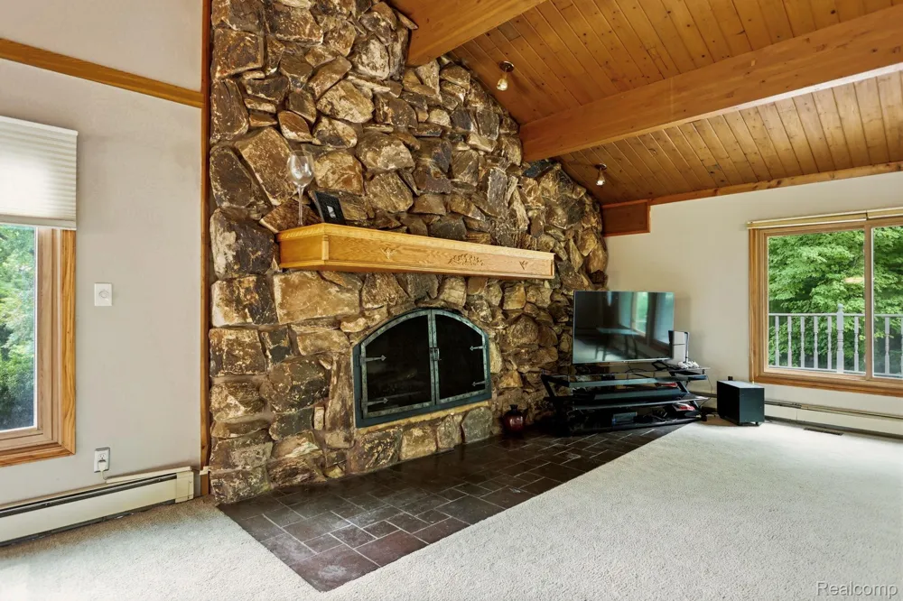 1215 Oakwood Road Brandon Charter Township, MI 48462