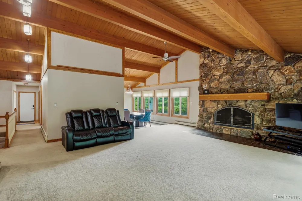 1215 Oakwood Road Brandon Charter Township, MI 48462
