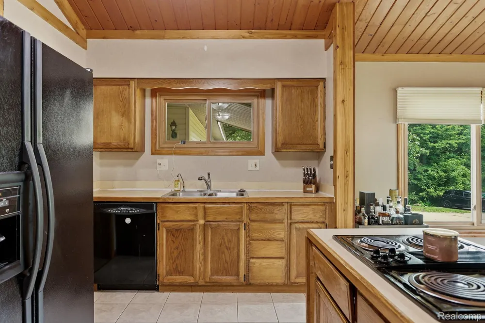 1215 Oakwood Road Brandon Charter Township, MI 48462