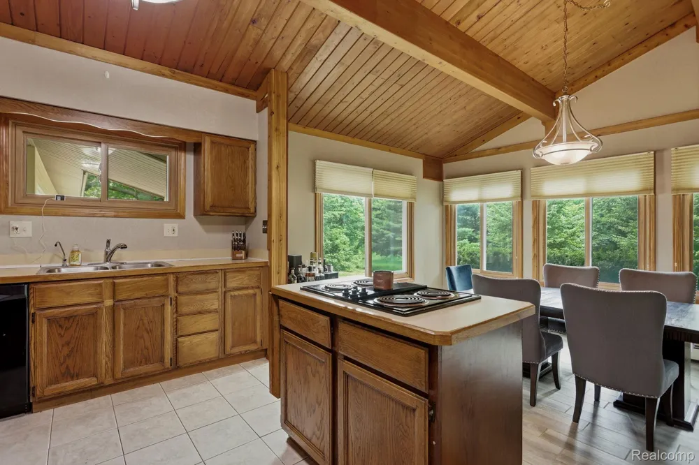 1215 Oakwood Road Brandon Charter Township, MI 48462