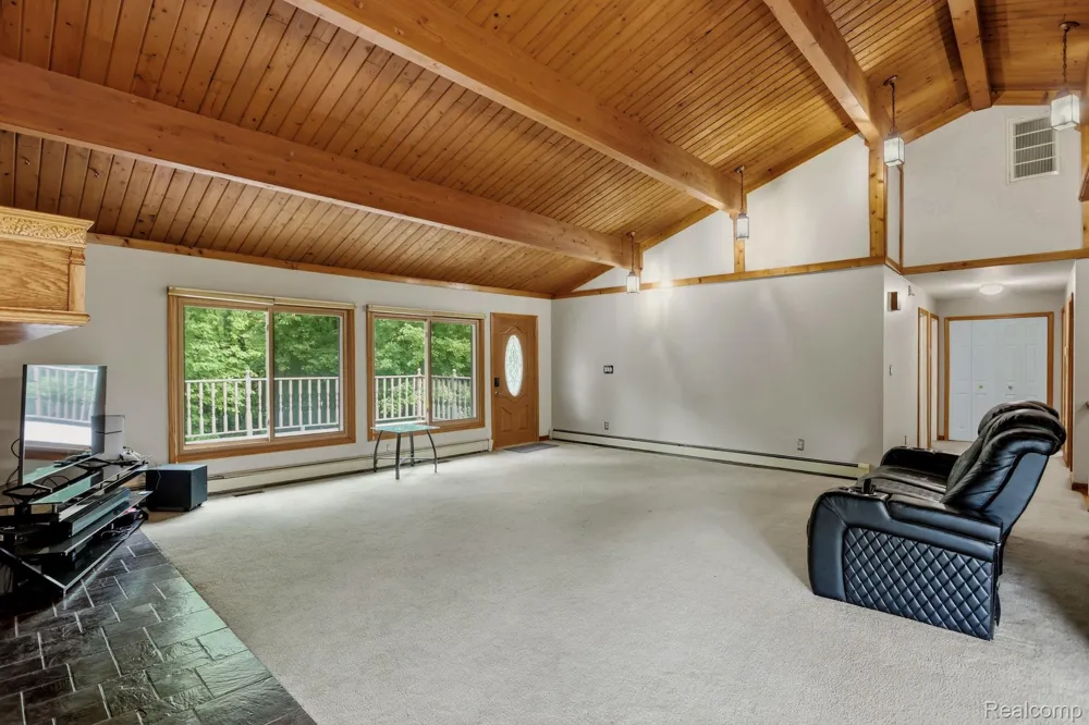 1215 Oakwood Road Brandon Charter Township, MI 48462