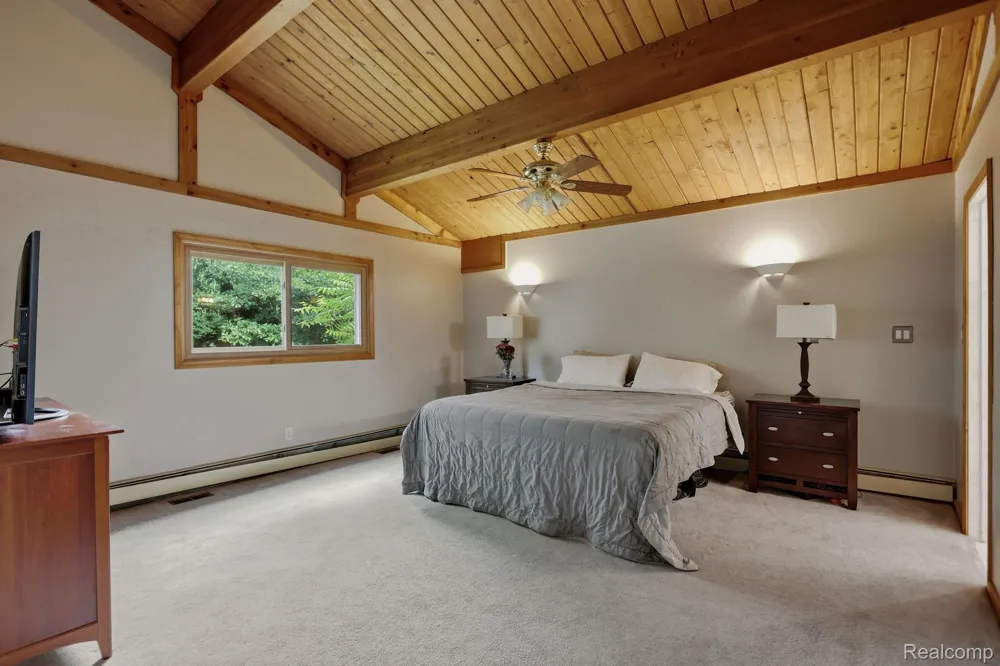 1215 Oakwood Road Brandon Charter Township, MI 48462