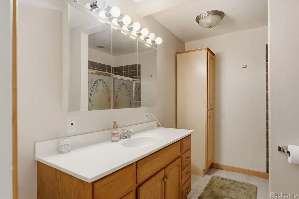 1215 Oakwood Road Brandon Charter Township, MI 48462