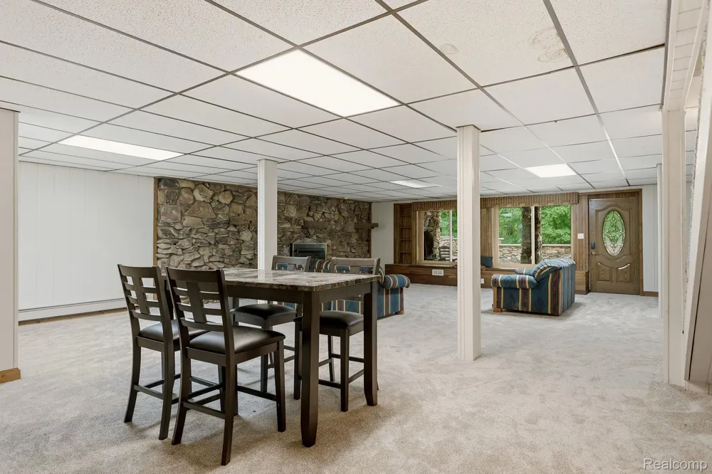 1215 Oakwood Road Brandon Charter Township, MI 48462