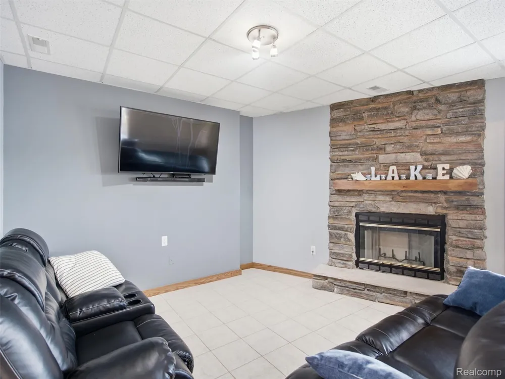 14292 Westman Drive Fenton City, MI 48430