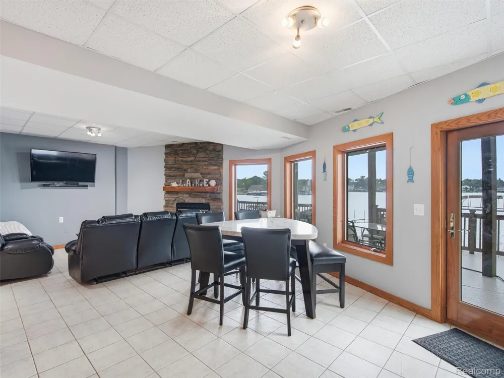 14292 Westman Drive Fenton City, MI 48430