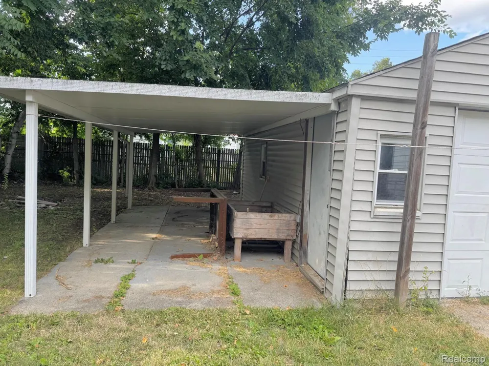 640 Crawford Street Flint City, MI 48507
