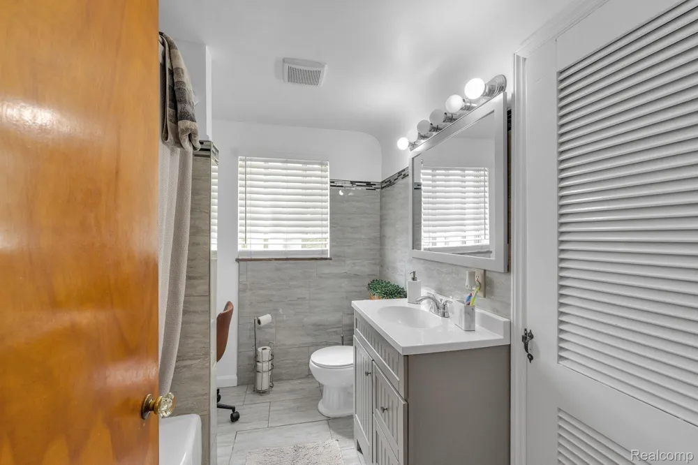 14844 Inkster Road Redford Charter Township, MI 48239