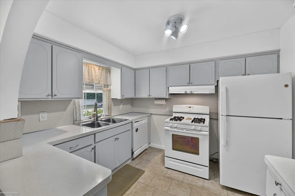 1114 Burlington Drive Mt Clemens City, MI 48043