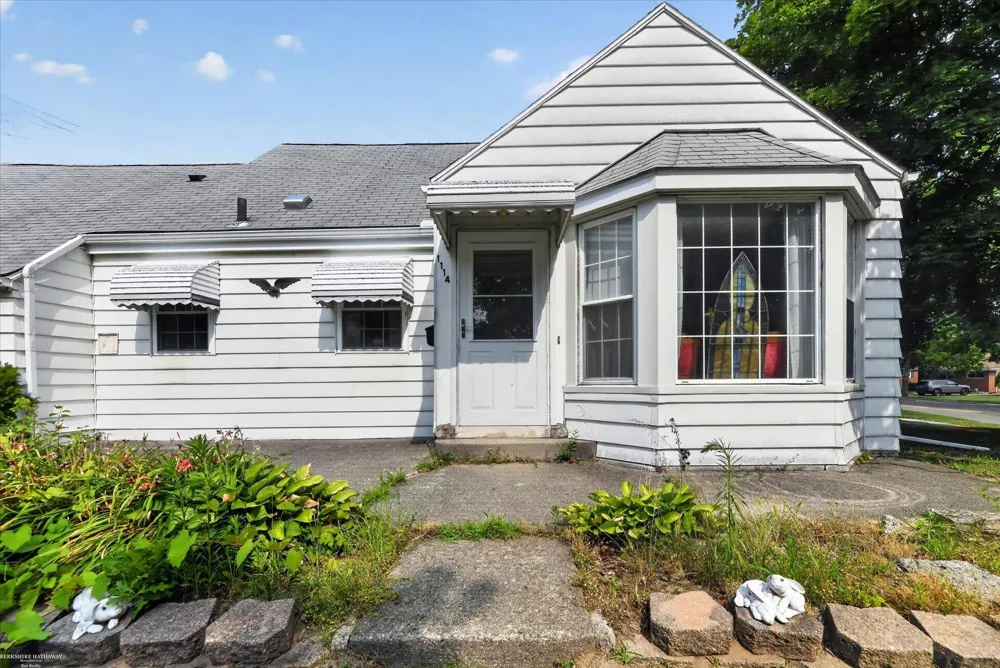 1114 Burlington Drive Mt Clemens City, MI 48043