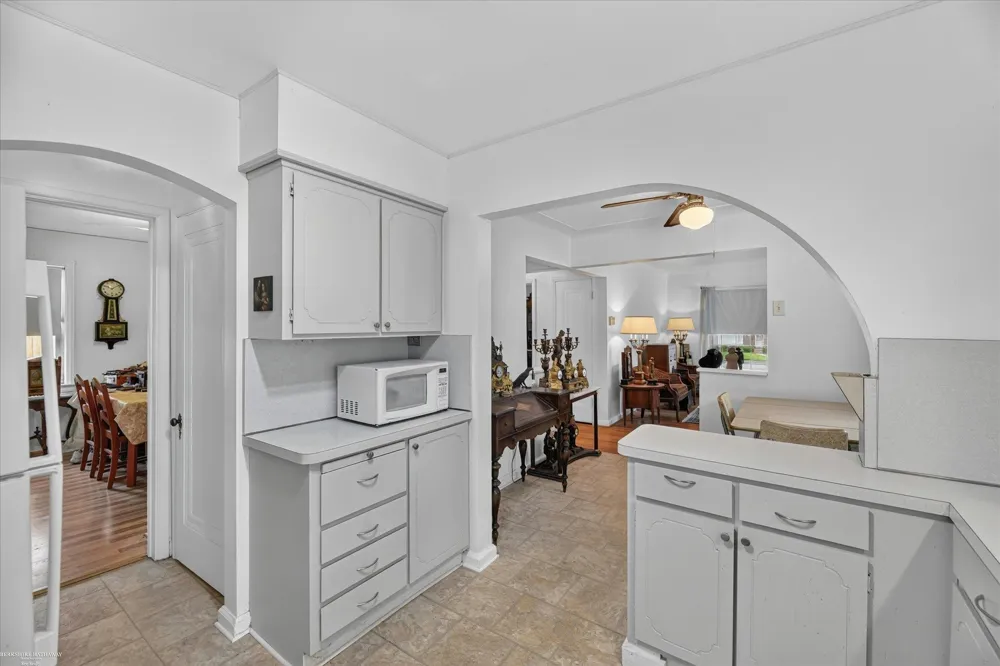 1114 Burlington Drive Mt Clemens City, MI 48043
