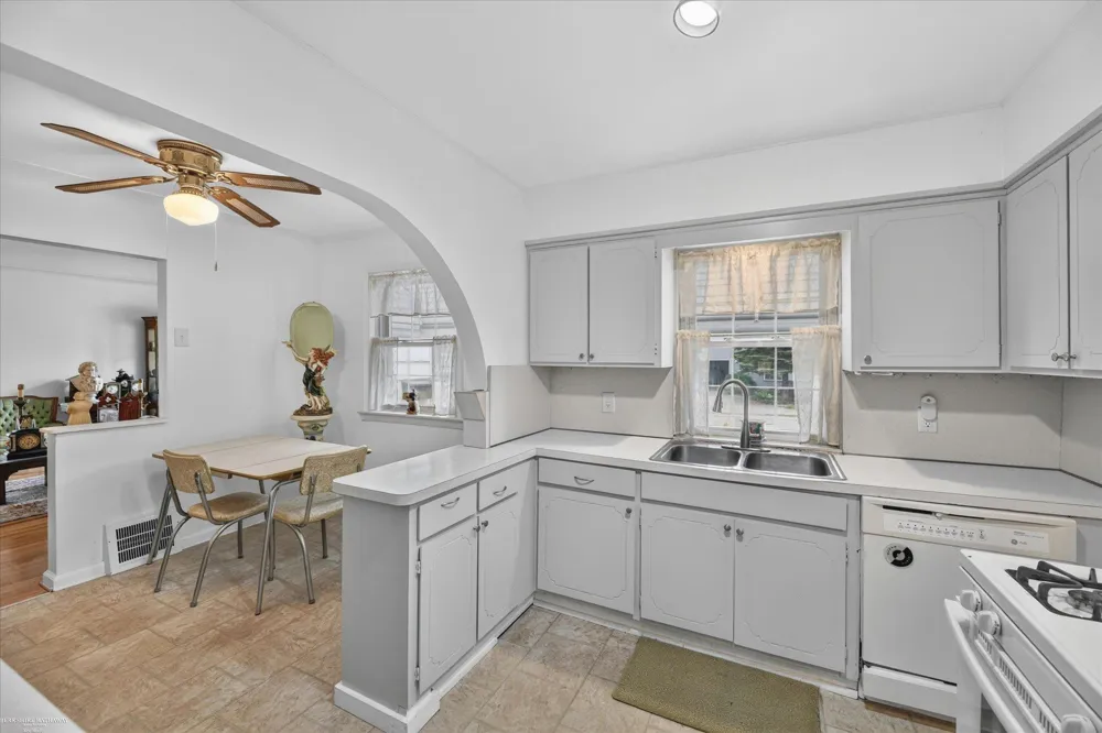 1114 Burlington Drive Mt Clemens City, MI 48043