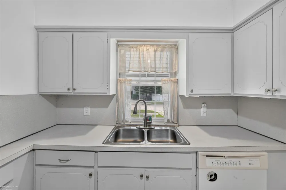 1114 Burlington Drive Mt Clemens City, MI 48043
