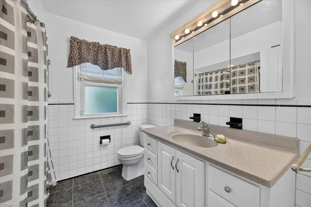 1114 Burlington Drive Mt Clemens City, MI 48043
