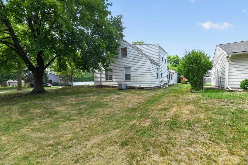 1114 Burlington Drive Mt Clemens City, MI 48043