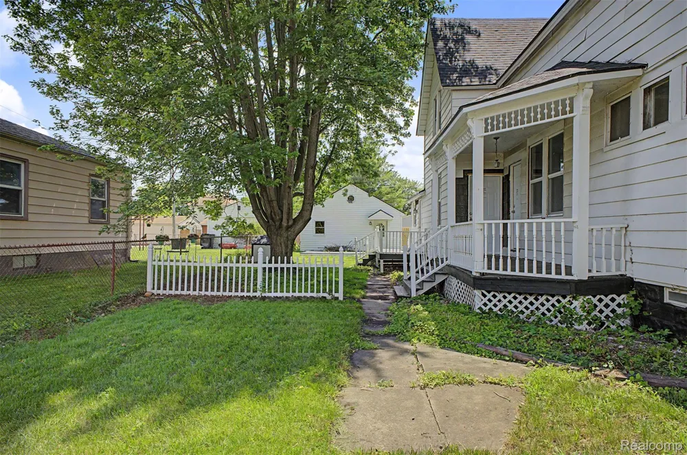 725 Eureka Road Wyandotte City, MI 48192